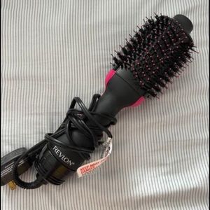 Revlon one-step blow drying brush